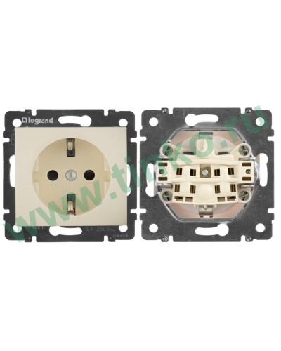 Розетка Valena 2К+3 с защитными шторками, на винтах 16А 250В, слоновая кость (774321). Розетка. LegranD в Петропавловске-Камчатском